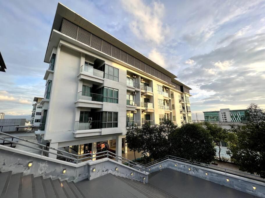 קוטה קינבלו Luxury The Loft Comfort & Convenient Homestay 4 מראה חיצוני תמונה